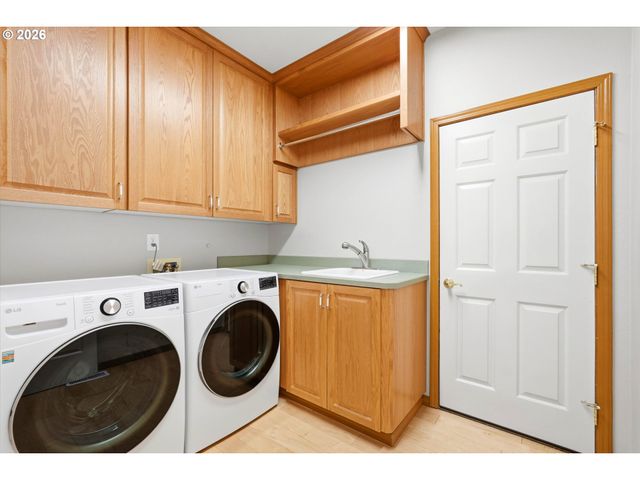 2513 OREGON CITY Blvd, West Linn, OR 97068