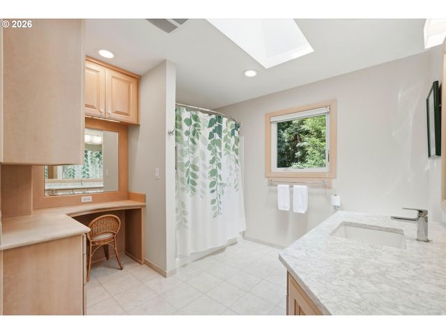 2513 OREGON CITY Blvd, West Linn, OR 97068