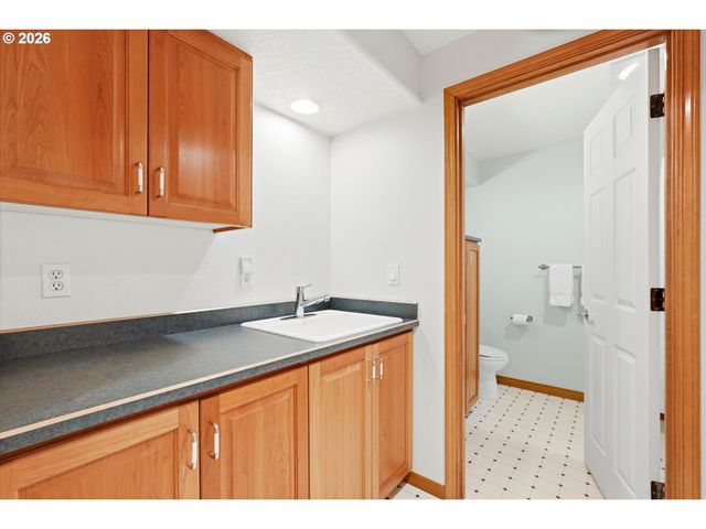 2513 OREGON CITY Blvd, West Linn, OR 97068