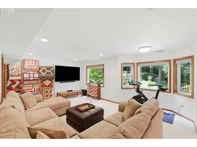 2513 OREGON CITY Blvd, West Linn, OR 97068
