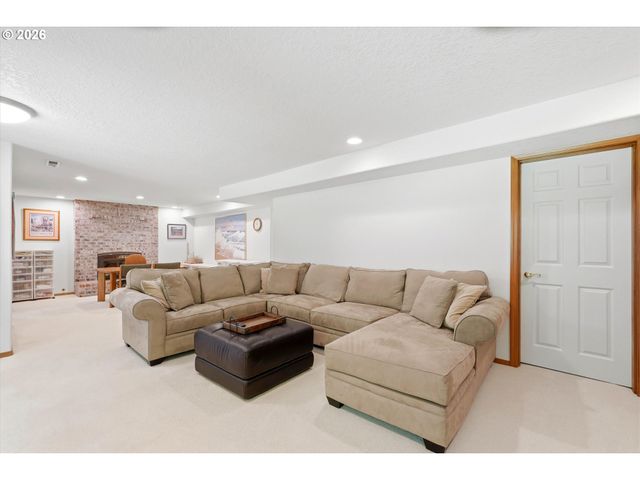 2513 OREGON CITY Blvd, West Linn, OR 97068