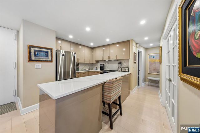 555 North Avenue 16-N, Fort Lee, NJ 07024