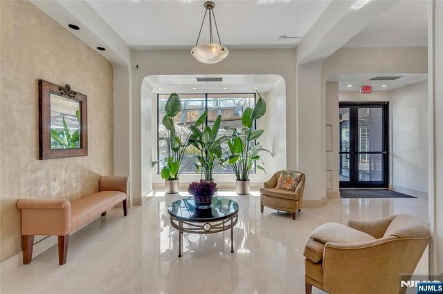 555 North Avenue 16-N, Fort Lee, NJ 07024