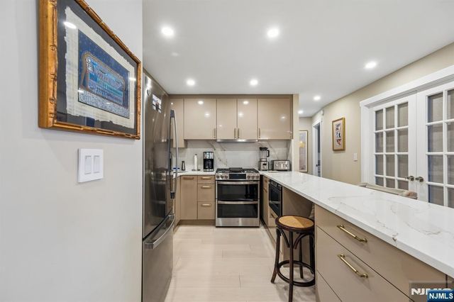 555 North Avenue 16-N, Fort Lee, NJ 07024