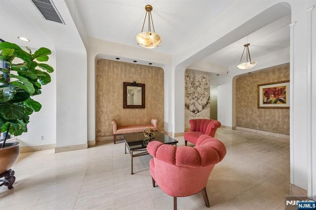 555 North Avenue 16-N, Fort Lee, NJ 07024