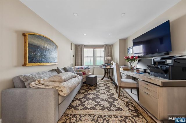 555 North Avenue 16-N, Fort Lee, NJ 07024