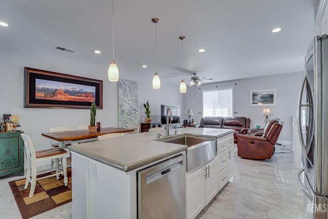 2425 Ollie Court, Bakersfield, CA 93314