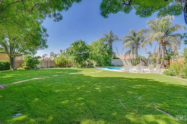 2425 Ollie Court, Bakersfield, CA 93314