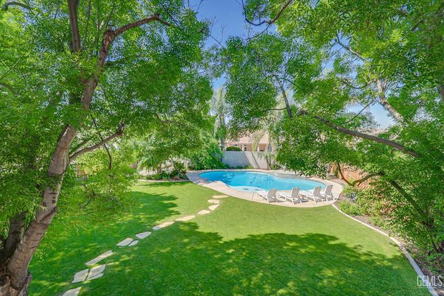 2425 Ollie Court, Bakersfield, CA 93314