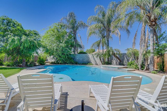 2425 Ollie Court, Bakersfield, CA 93314