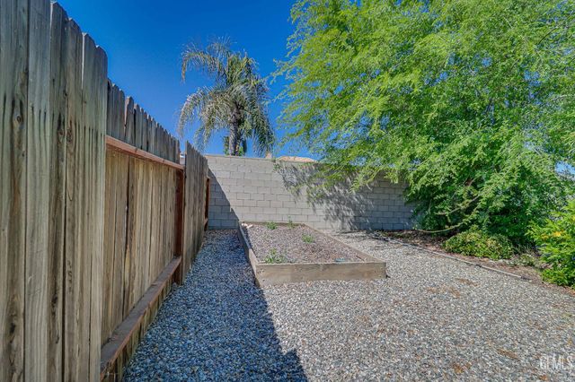 2425 Ollie Court, Bakersfield, CA 93314