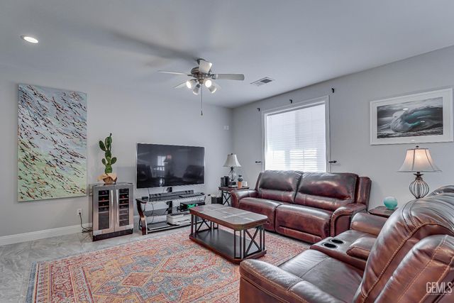 2425 Ollie Court, Bakersfield, CA 93314