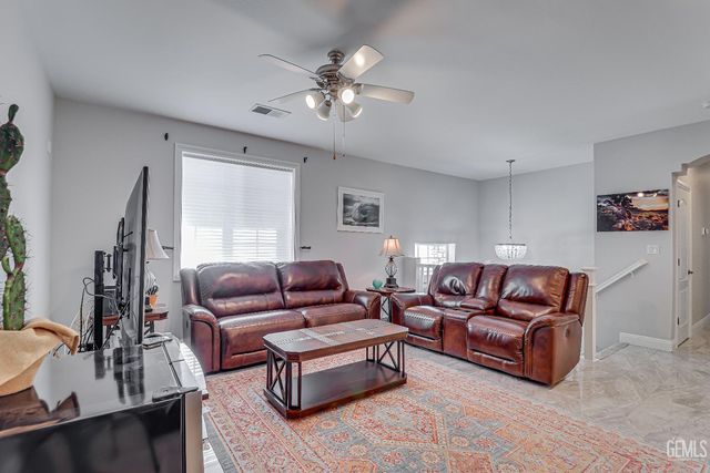 2425 Ollie Court, Bakersfield, CA 93314