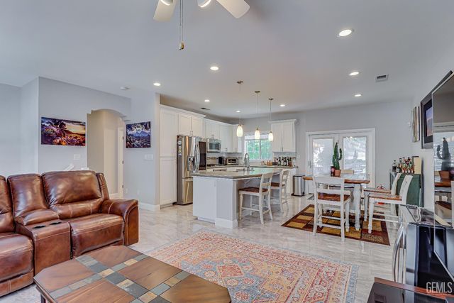 2425 Ollie Court, Bakersfield, CA 93314