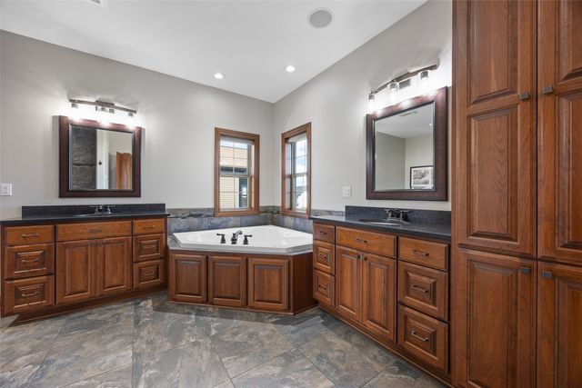 932 Prescot Lane, Marion, IA 52302