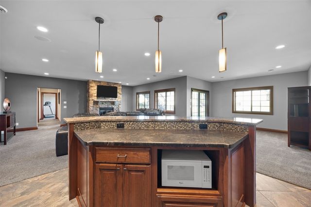 932 Prescot Lane, Marion, IA 52302