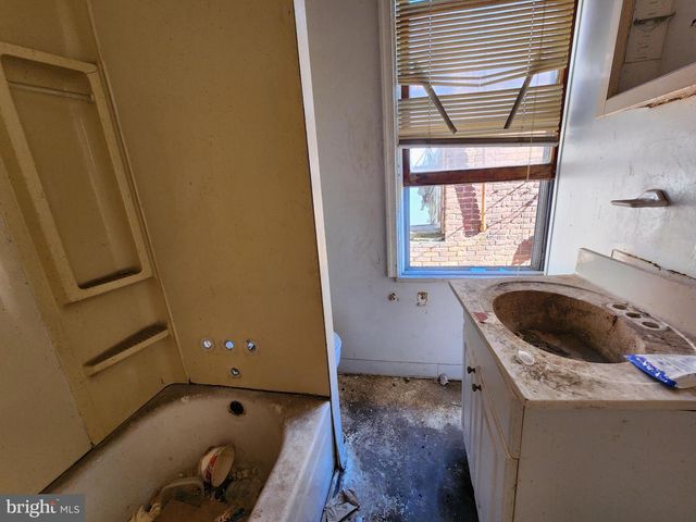 1807 E NORTH AVE, Baltimore, MD 21213