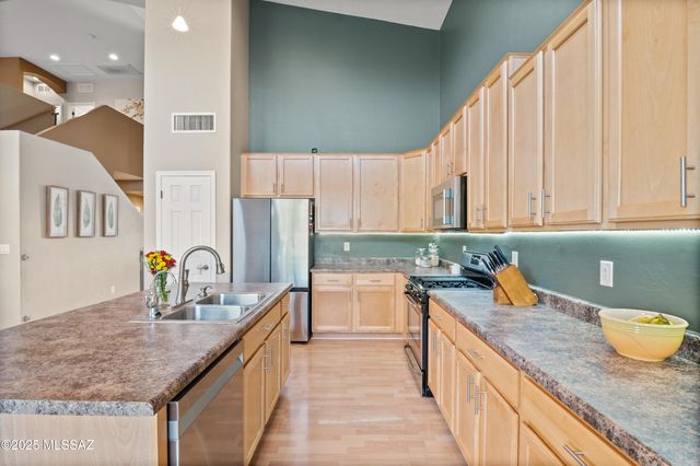 7450 W Shining Amber Lane, Tucson, AZ 85743