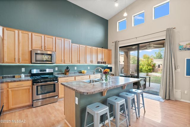 7450 W Shining Amber Lane, Tucson, AZ 85743