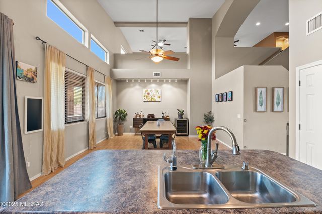 7450 W Shining Amber Lane, Tucson, AZ 85743