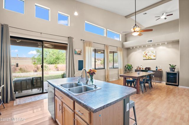 7450 W Shining Amber Lane, Tucson, AZ 85743