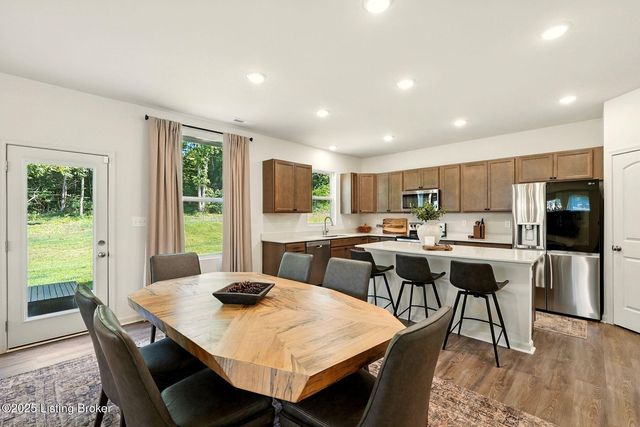 4215 Cobblestone Ln, La Grange, KY 40031