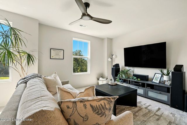 4215 Cobblestone Ln, La Grange, KY 40031