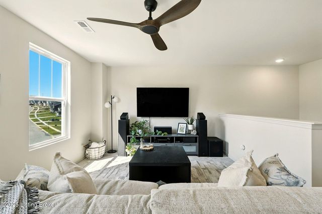 4215 Cobblestone Ln, La Grange, KY 40031