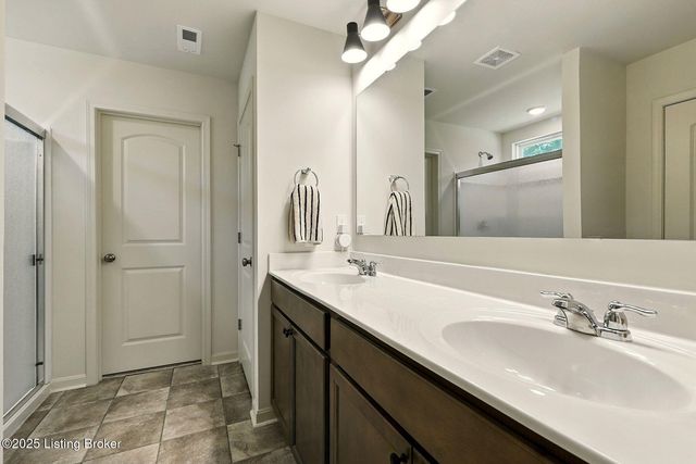 4215 Cobblestone Ln, La Grange, KY 40031