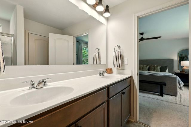 4215 Cobblestone Ln, La Grange, KY 40031