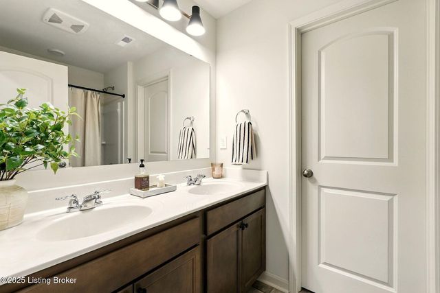 4215 Cobblestone Ln, La Grange, KY 40031