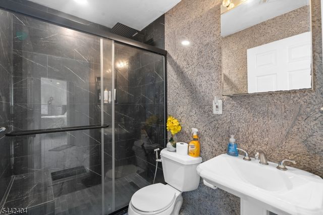 640 Riverside Ave, Lyndhurst Twp., NJ 07071