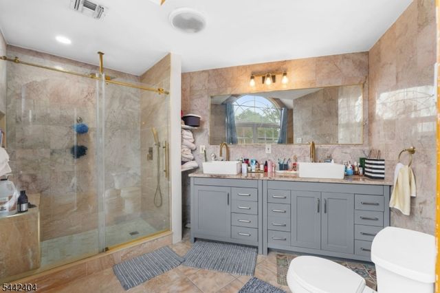 640 Riverside Ave, Lyndhurst Twp., NJ 07071