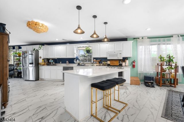 640 Riverside Ave, Lyndhurst Twp., NJ 07071