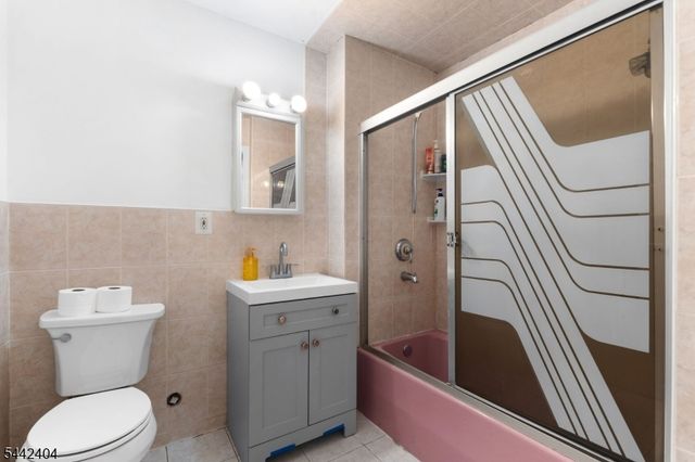 640 Riverside Ave, Lyndhurst Twp., NJ 07071