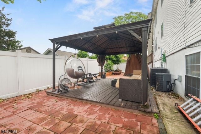640 Riverside Ave, Lyndhurst Twp., NJ 07071