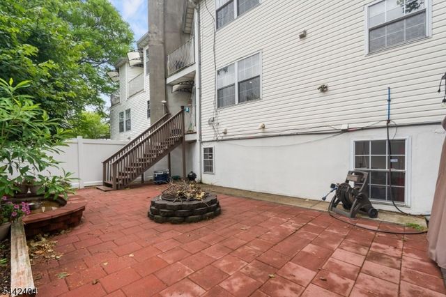 640 Riverside Ave, Lyndhurst Twp., NJ 07071