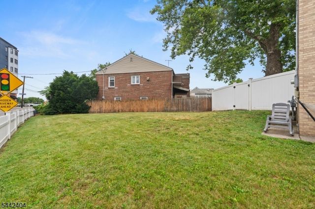640 Riverside Ave, Lyndhurst Twp., NJ 07071