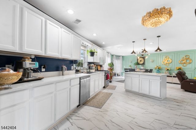 640 Riverside Ave, Lyndhurst Twp., NJ 07071