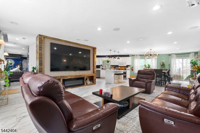 640 Riverside Ave, Lyndhurst Twp., NJ 07071