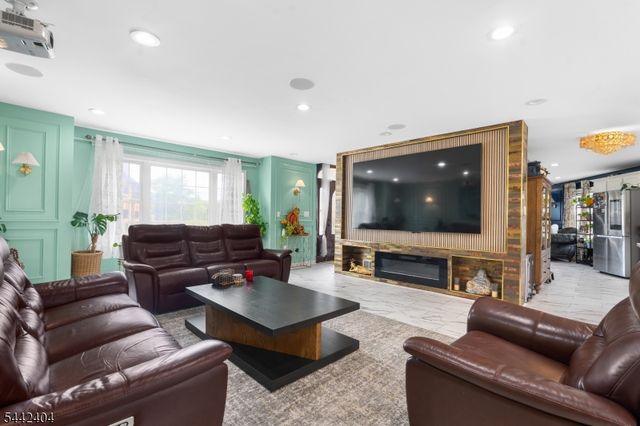 640 Riverside Ave, Lyndhurst Twp., NJ 07071