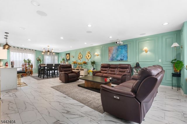 640 Riverside Ave, Lyndhurst Twp., NJ 07071