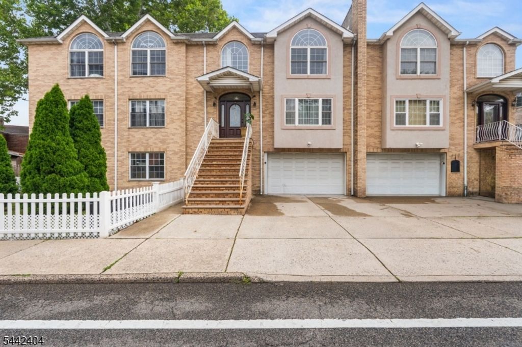 640 Riverside Ave, Lyndhurst Twp., NJ 07071