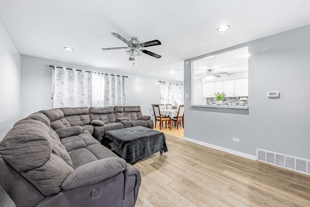 12737 S Manistee Avenue, Chicago, IL 60633
