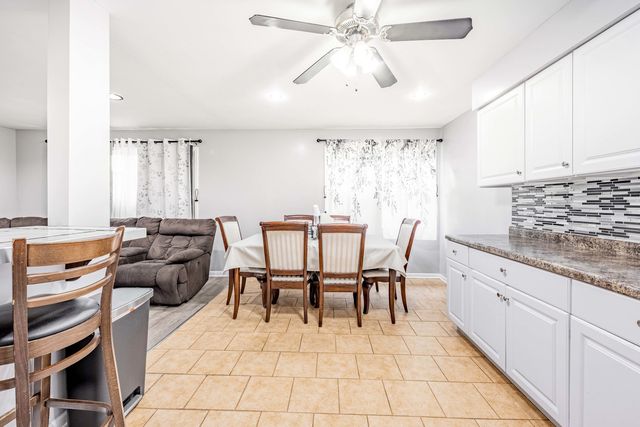 12737 S Manistee Avenue, Chicago, IL 60633