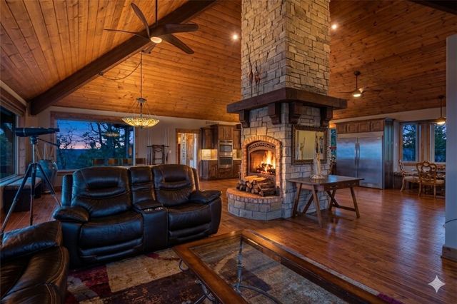 13 Beaver Drive, Holiday Island, AR 72631