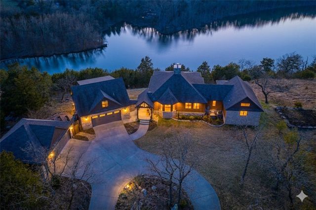 13 Beaver Drive, Holiday Island, AR 72631