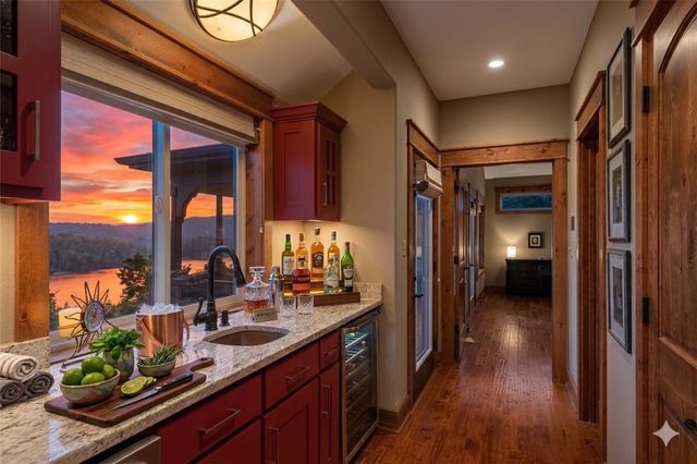 13 Beaver Drive, Holiday Island, AR 72631