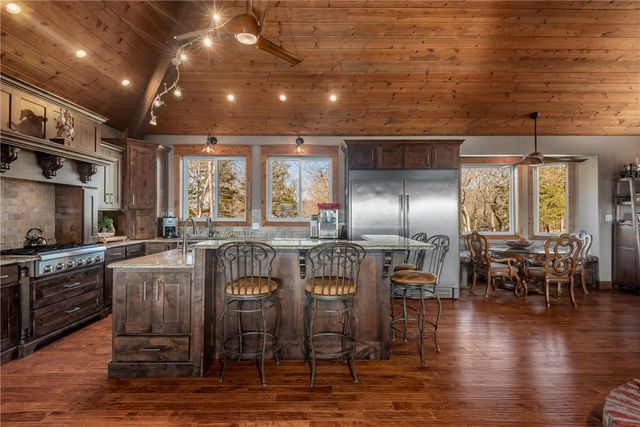 13 Beaver Drive, Holiday Island, AR 72631