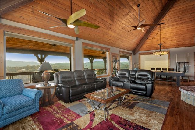 13 Beaver Drive, Holiday Island, AR 72631